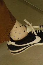 Charger l&#39;image dans la galerie, Sneaker Socks: Oatmeal Polka Dot
