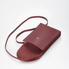 Cargar imagen en el visor de la galería, The Bandit Crossbody: Barbera
