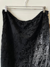 Cargar imagen en el visor de la galería, Velvet Burnout Skirt | 2XL
