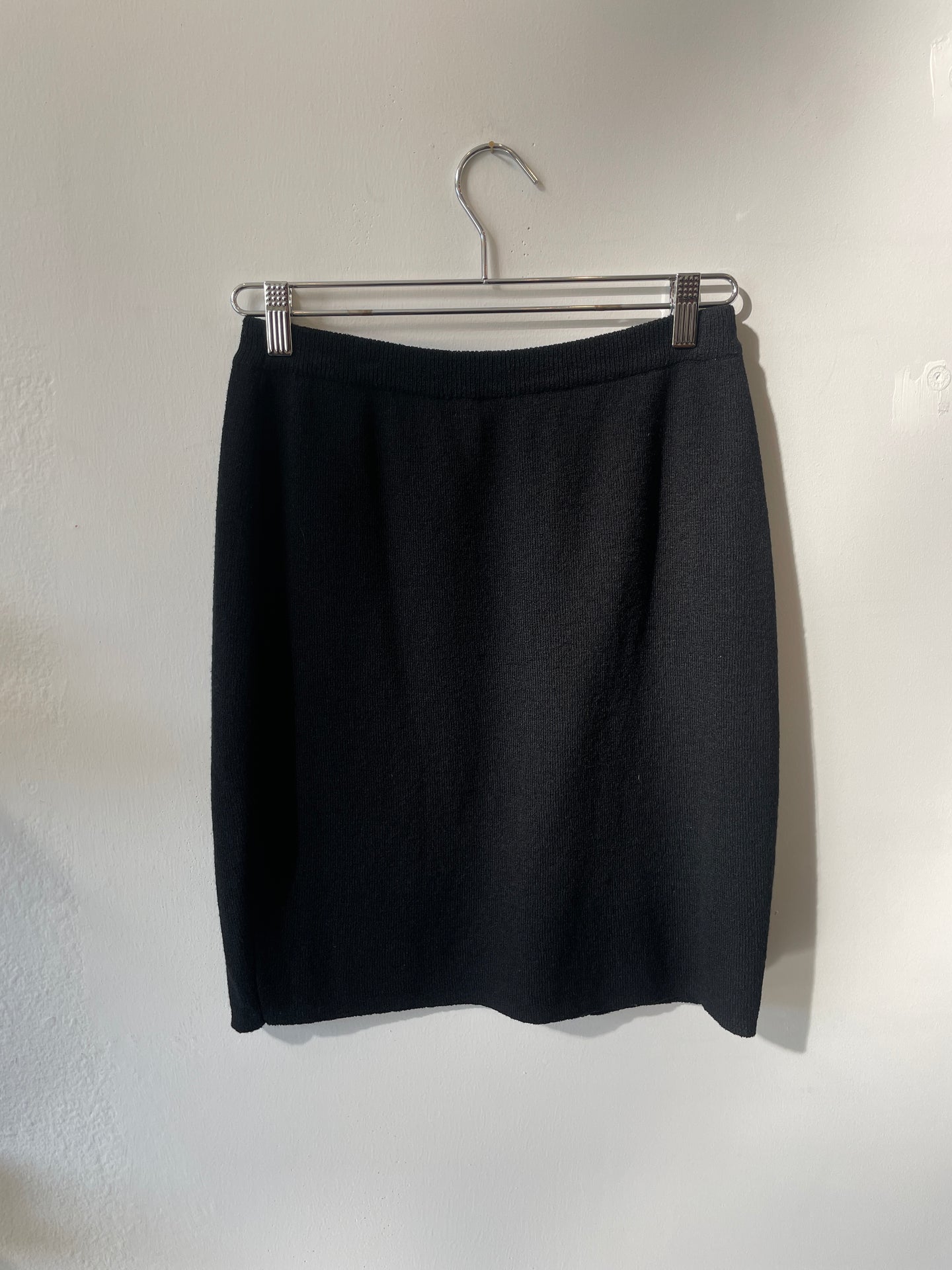 black mini skirt - knit | M