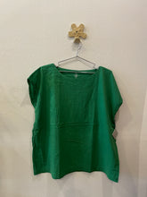 Load image into Gallery viewer, Tunic in Green
