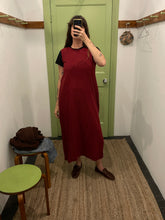 Cargar imagen en el visor de la galería, Chai Dress in Garnet
