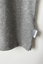 Load image into Gallery viewer, Jeanne Tee in Heather Grey
