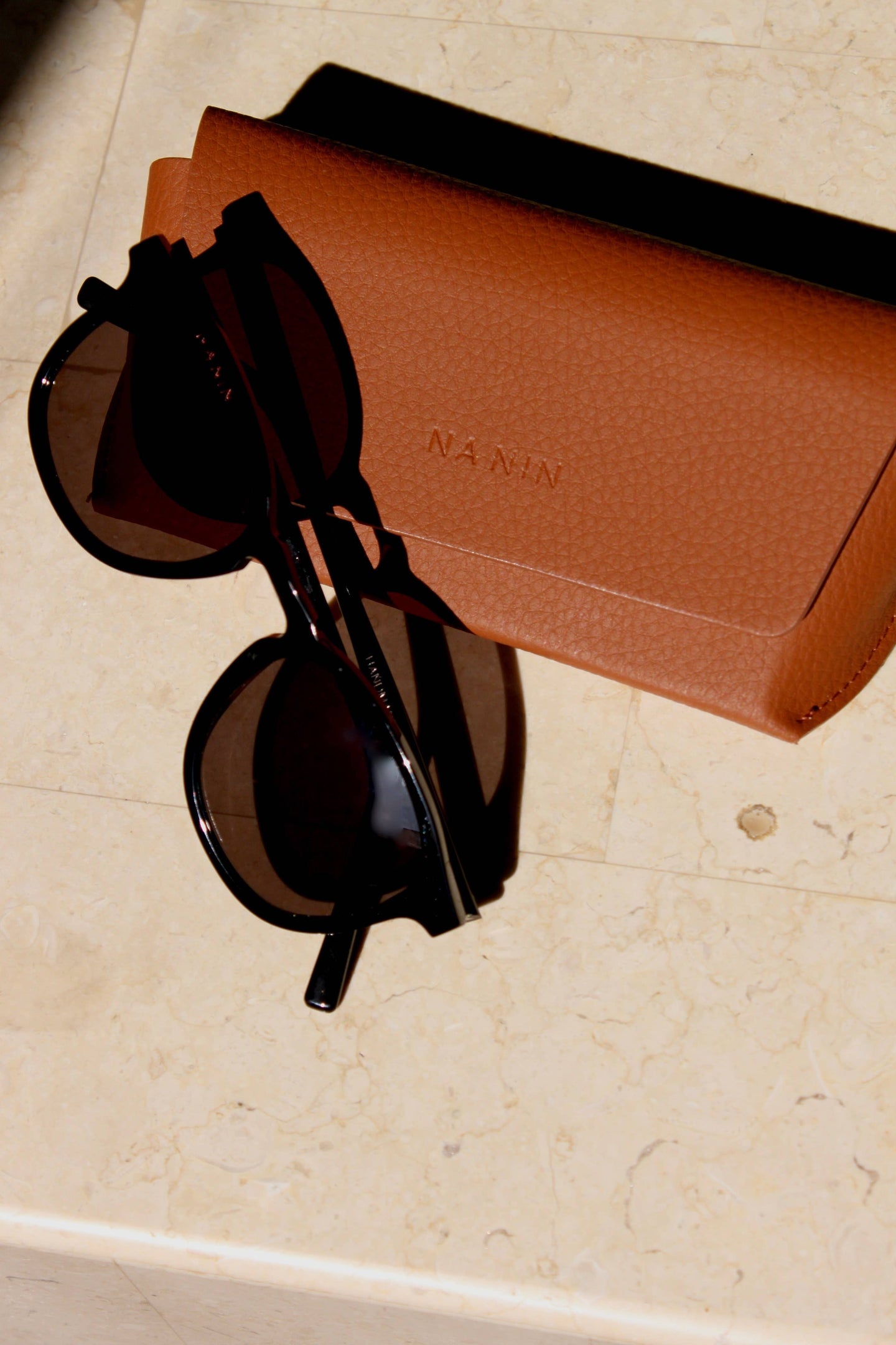 Noah Sunglasses: Tortoise