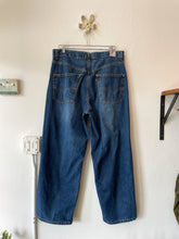 Load image into Gallery viewer, Vintage Levi&#39;s 595
