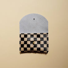 Cargar imagen en el visor de la galería, Cardholder - Tan Checkered Hair on Hide
