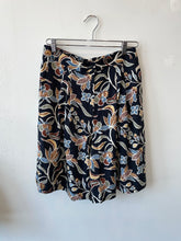Cargar imagen en el visor de la galería, Floral Golf Shorts
