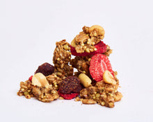 Cargar imagen en el visor de la galería, Strawberry &amp; Salty Peanut Granola 3oz bag
