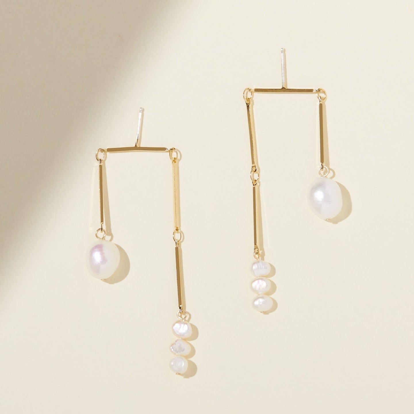 Toni Earrings - Pearl