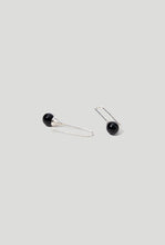 Charger l&#39;image dans la galerie, Collette Earring Long Silver Black Onyx
