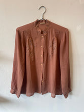 Charger l&#39;image dans la galerie, Brown Button Down with Embroidery | M
