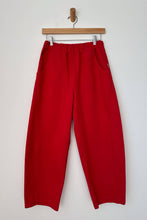 Charger l&#39;image dans la galerie, Arc Pants in Crayon Red
