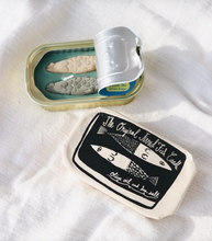 Cargar imagen en el visor de la galería, Tinned Fish Candle - Olive Oil and Sea Salt
