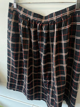 Charger l&#39;image dans la galerie, Black Windowpane Plaid Skirt

