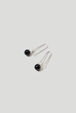 Charger l&#39;image dans la galerie, Collette Earring Long Silver Black Onyx
