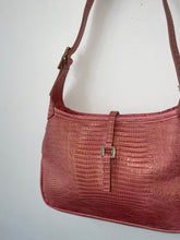 Cargar imagen en el visor de la galería, pink embossed mini bag
