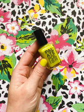 Charger l&#39;image dans la galerie, Pistachio Nail Polish
