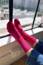 Charger l&#39;image dans la galerie, Her Socks - Fuchsia
