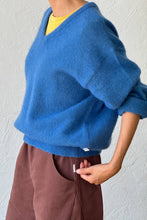 Charger l&#39;image dans la galerie, James Mohair Sweater in Blue
