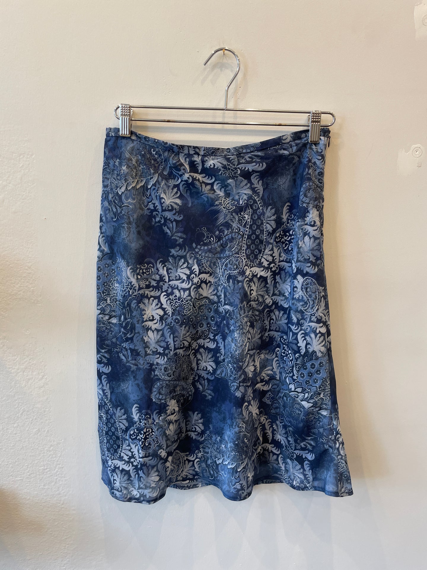 blue pattern swing skirt | M