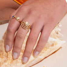 Cargar imagen en el visor de la galería, Sway Ring: Size 8
