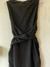 Charger l&#39;image dans la galerie, Oxford Dress in Black
