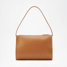 Cargar imagen en el visor de la galería, The Hug Shoulder Bag: Saddle
