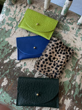 Charger l&#39;image dans la galerie, Cardholder - Tiny Spotted Hair on Hide
