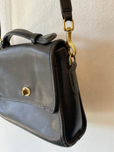 Cargar imagen en el visor de la galería, Coach Court Bag in Black
