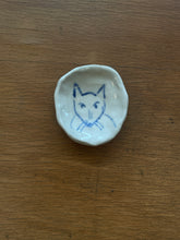 Cargar imagen en el visor de la galería, Small Ceramic Dish
