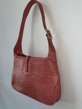 Cargar imagen en el visor de la galería, pink embossed mini bag
