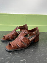 Cargar imagen en el visor de la galería, woven leather sandals | 8.5N
