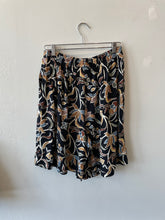 Cargar imagen en el visor de la galería, Floral Golf Shorts
