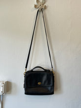 Cargar imagen en el visor de la galería, Coach Court Bag in Black
