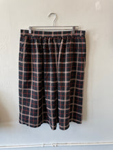 Charger l&#39;image dans la galerie, Black Windowpane Plaid Skirt
