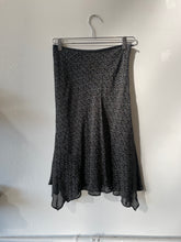 Cargar imagen en el visor de la galería, swing skirt with dot pattern | XS
