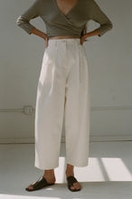 Load image into Gallery viewer, Boy Trouser in Salt
