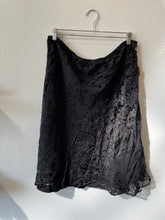 Cargar imagen en el visor de la galería, Velvet Burnout Skirt | 2XL
