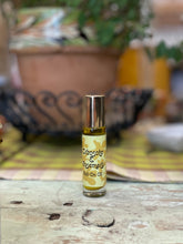 Charger l&#39;image dans la galerie, Creosote + Rosemary Roll on Oil Herbal Perfume - (rain)
