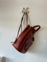 Cargar imagen en el visor de la galería, Coach Daypack Backpack in Burgundy
