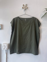 Load image into Gallery viewer, Tunic in Sage
