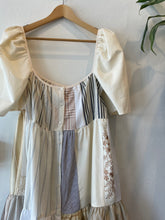 Cargar imagen en el visor de la galería, Amara Button-Down Dress in Senufo Creams

