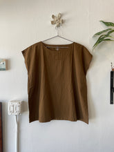 Load image into Gallery viewer, Tunic in Brown
