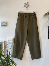 Load image into Gallery viewer, Arc Pant in Olive
