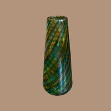 Charger l&#39;image dans la galerie, Swirl Vase
