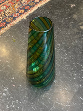 Charger l&#39;image dans la galerie, Swirl Vase
