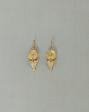Load image into Gallery viewer, Freccia Earrings
