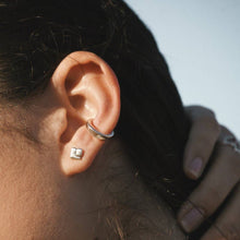 Cargar imagen en el visor de la galería, Round Ear Cuff: Sterling Silver
