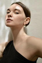 Charger l&#39;image dans la galerie, Anann Earrings in Sterling Silver
