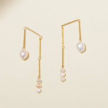 Cargar imagen en el visor de la galería, Toni Earrings - Pearl
